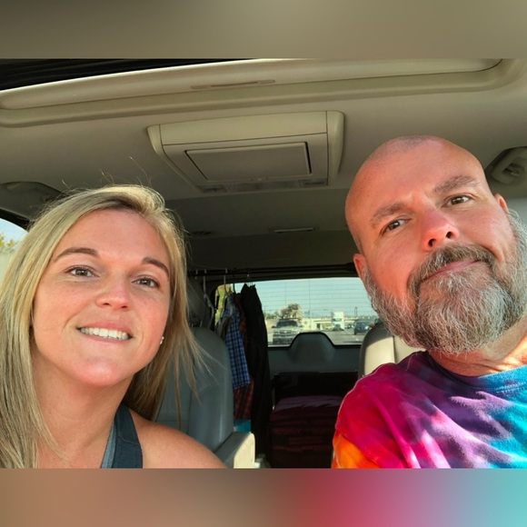 Meet your Posher, Nichole - Picture 2 of 4